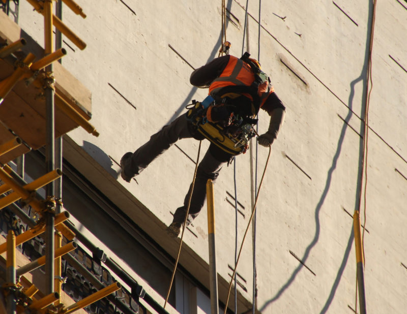 work-at-height-safely-3-pieces-of-essential-equipment-lange-lift